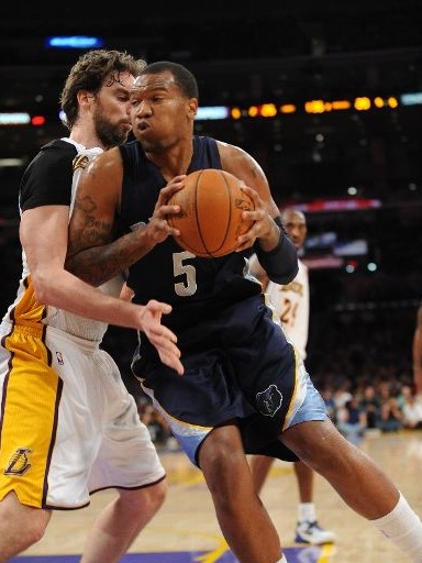 鼓励球员在 鼓励球员在